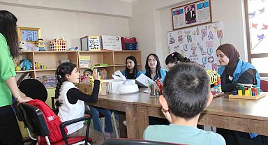 Salih Baba Yurdu gönüllüleri 23 Nisan'ı özel çocuklarla kutladı