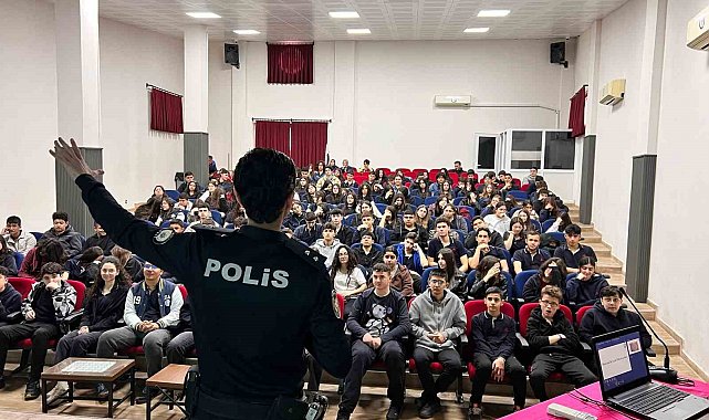 Salihli polisi, liseli gençlere polisliği anlattı