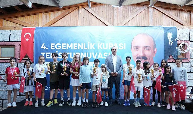 Şampiyon çocukların ödülleri başkan Kotan'dan