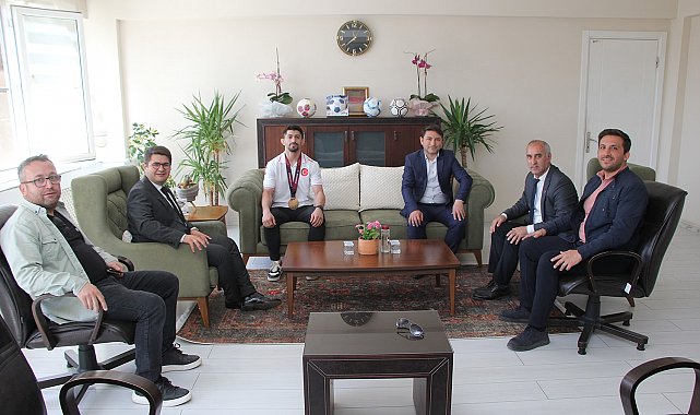 Şampiyon Kamal'dan Kaymakam Özdemir ve Başkan Dönmez'e ziyaret