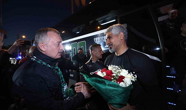Şampiyon Kocaelispor'u protokol ve taraftar karşıladı