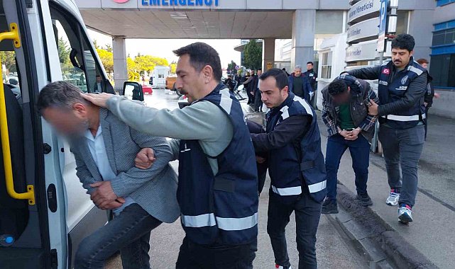 Samsun'da silah kaçakçılığı operasyonu zanlıları adliyeye sevk edildi