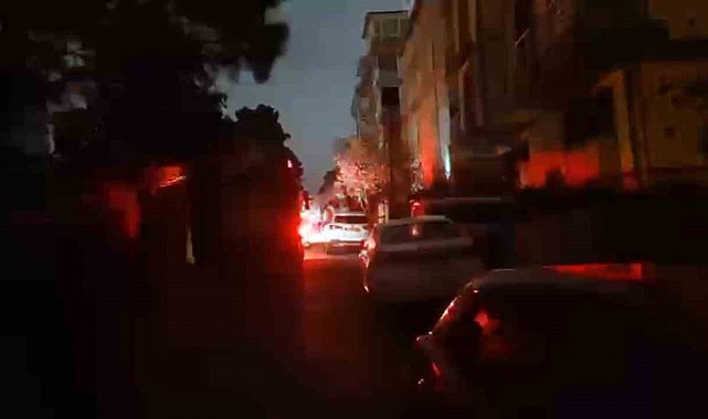 Sancaktepe'de çatı uçması elektrik kesintisine neden oldu