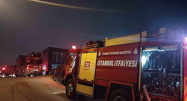 Sancaktepe'de oto galericiler sitesinde yangın