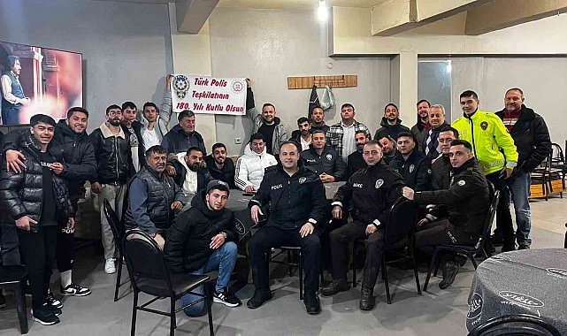 Sandalyeler havada uçuştu, kavga bir anda kutlamaya döndü