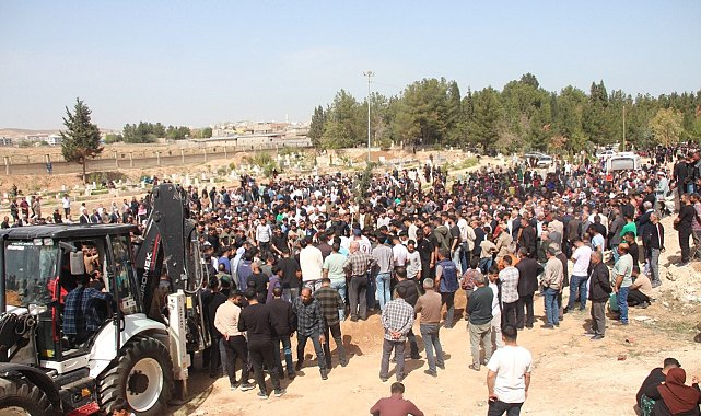 Şanlıurfa'da göçükte hayatını kaybeden 3 işçi gözyaşlarıyla defnedildi