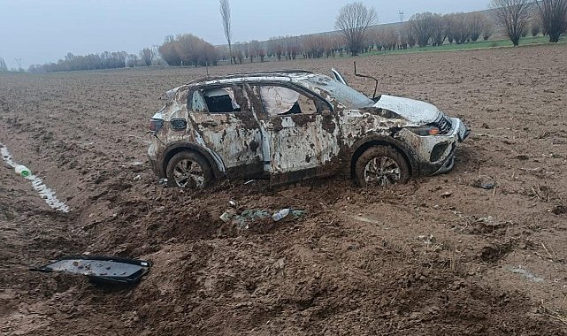 Şarampole devrilen otomobilde 2 kişi yaralandı