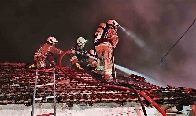 Sarıyer'de hurda deposundan çıkan yangın gecekondulara sıçradı