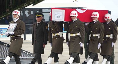 Şehit Uzman Onbaşı Berat Mecit Day'ın cenazesi askeri uçakla memleketi Trabzon'a getirildi