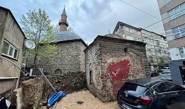 Şeker Hoca Camii ve türbesi çevre düzenlemesi bekliyor