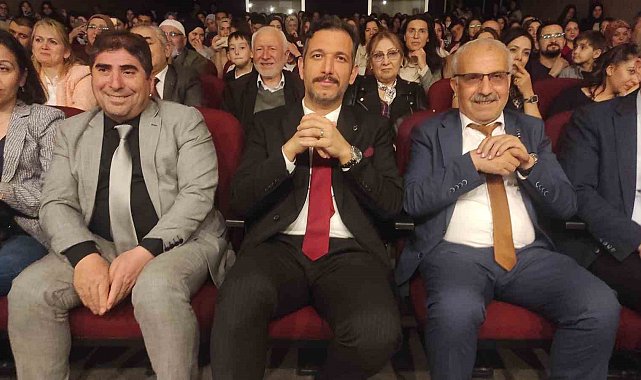 Selendili gençlerin tiyatro gösterisi ilgiyle izlendi