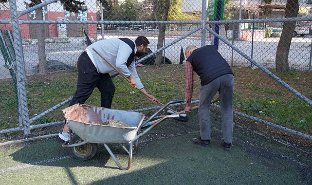 Seyhan'da spor tesisleri yenileniyor