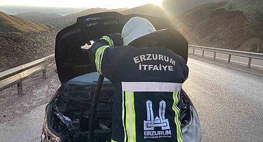 Seyir halindeki otomobil yandı