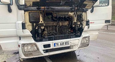 Seyir halindeki tırda yangın çıktı