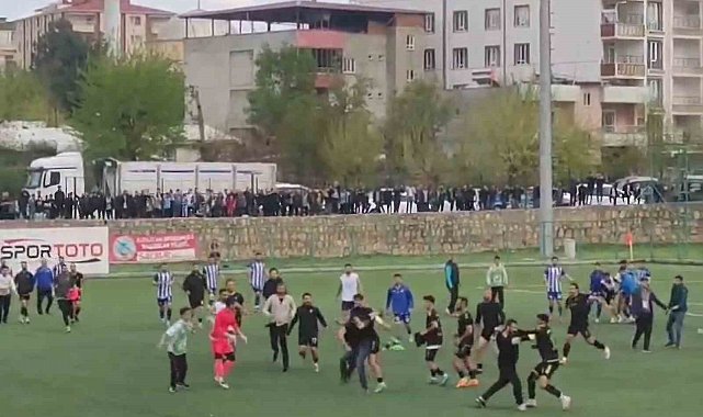 Siirt'te amatör maç sonrası saha karıştı