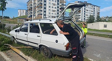 Siirt'te otomobil refüje çarptı: 1 yaralı