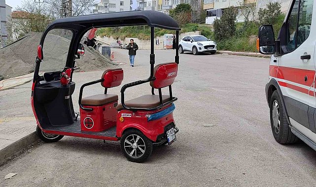 Sinop'ta 3 tekerlekli motosiklet devrildi: 2 yaralı