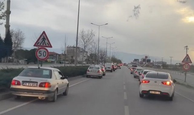Siren sesini duyan sürücülerin duyarlı davranışı takdir topladı