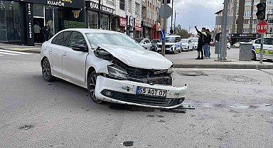 Sivas'ta araçlar çarpıştı, bir kişi yaralandı