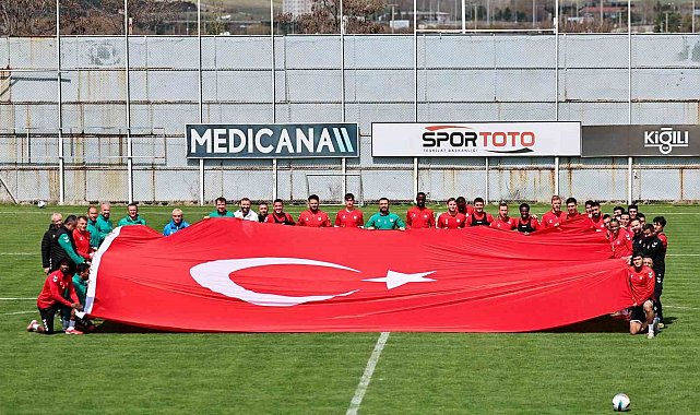 Sivasspor antrenmanda dev Türk bayrağı açtı