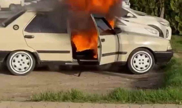 Siverek'te hastane otoparkında otomobiller alev aldı