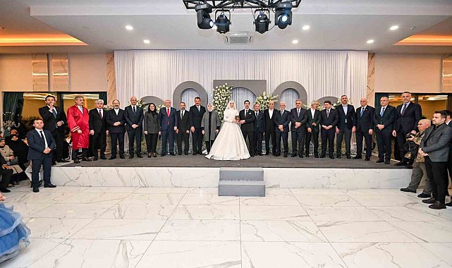 Siyasiler bu düğünde buluştu