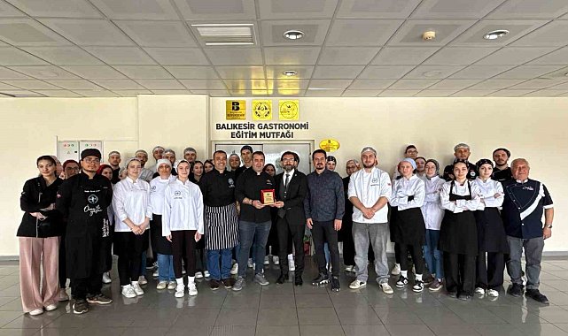 Sokak lezzetlerinden kokorecin sırlarını anlattı