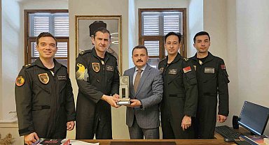 SOLOTÜRK ekibinden Çanakkale Savaşları Gelibolu Tarihi Alan Başkanı Kaşdemir'e ziyaret