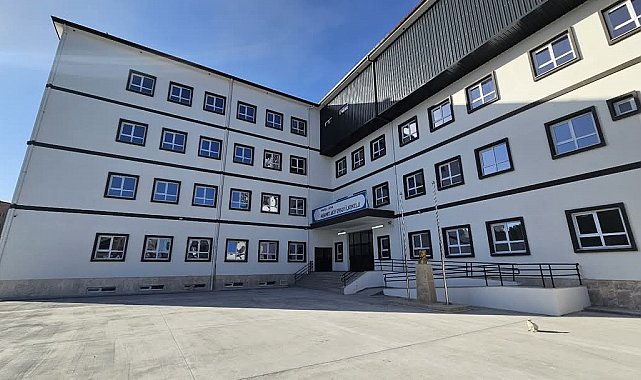 Soma'da 670 öğrenci modern okuluna kavuştu