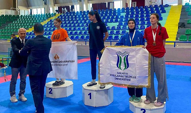 SUBÜ öğrencilerinden Taekwondo'da 3 madalya