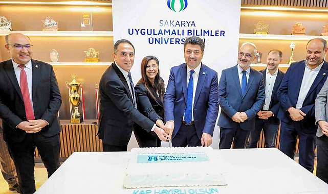 SUBÜ, tam kurumsal akreditasyonunu kutladı