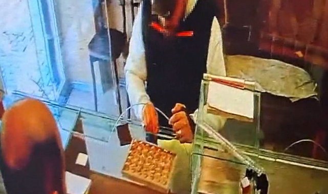 Sultanbeyli'de kuyumcudan 570 bin TL'lik külçe altın hırsızlığı kamerada