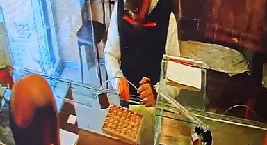 Sultanbeyli'de kuyumcudan 570 bin TL'lik külçe altın hırsızlığı kamerada