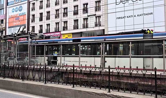 Sultangazi'de tramvay seferleri durdu, yoğunluk yaşandı