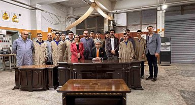 Süper Vali Yazıcıoğlu'nun makam masası, öğrenciler tarafından restore edildi