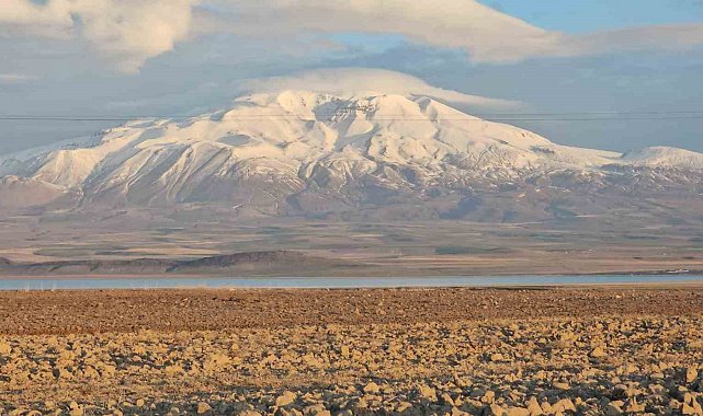 Süphan Dağı'nın zirvesinde mercek bulutu görüntülendi