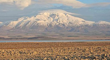 Süphan Dağı'nın zirvesinde mercek bulutu görüntülendi