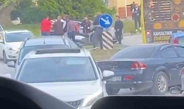 Sürücüler sokağı boks ringine çevirdi