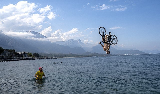 Tahtalı Dağı'nın karlı zirvesinden Akdeniz'in mavi sularına