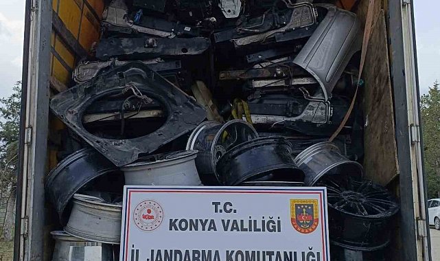 Takip sistemi kapatılan yabancı tırdan gümrük kaçağı malzeme yakalandı