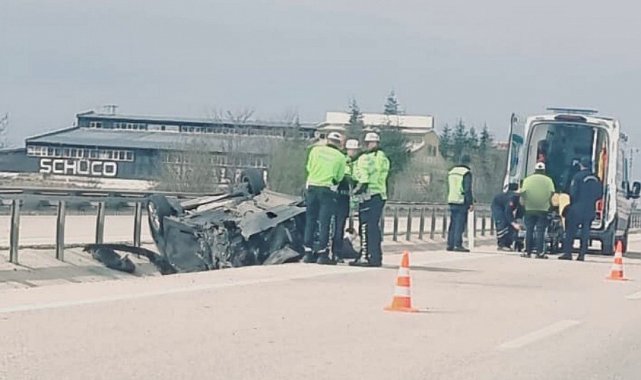 Takla atan otomobildeki karı koca yaralandı