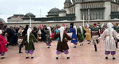 Taksim'de 23 Nisan coşkuyla kutlandı