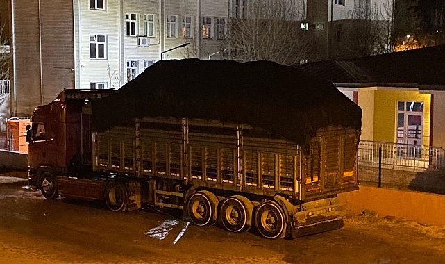 Talaş yüklü tırdan yükselen duman korkuttu