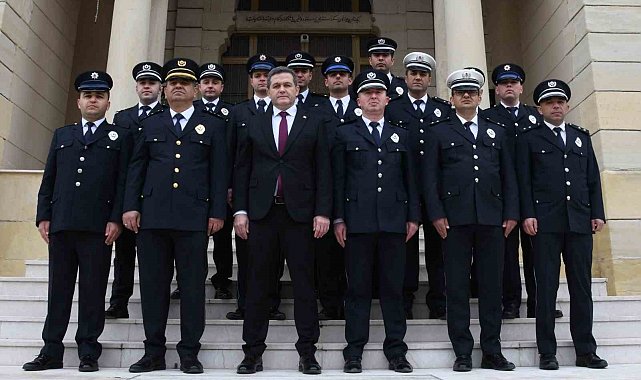 Tarihi bina önünde 88 yıl sonra aynı poz