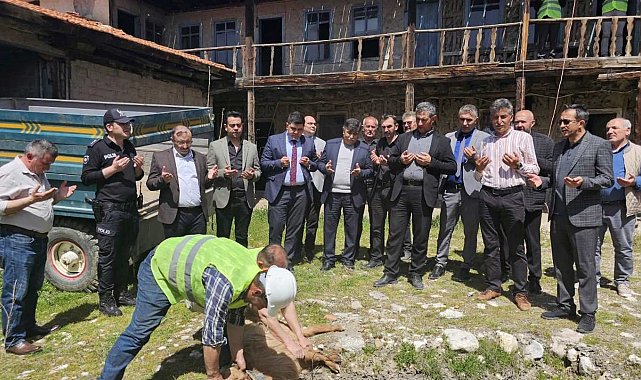 Tarihi Emet Han'ında restorasyon süreci başladı