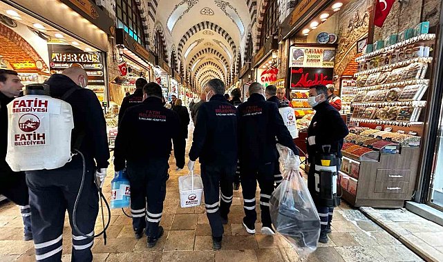 Tarihi Mısır Çarşısı'nda ilaçlama çalışması yapıldı