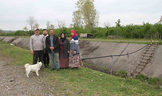 Tarlasına gidemeyen mahalle sakinleri: "Yaya köprüsü istiyoruz"