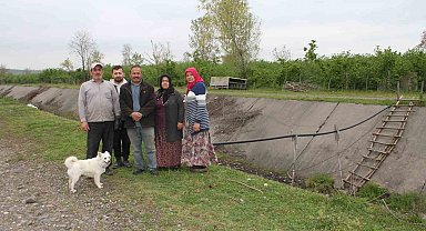 Tarlasına gidemeyen mahalle sakinleri: "Yaya köprüsü istiyoruz"