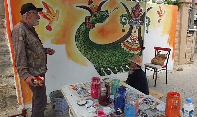 Tarsus duvarları renkleniyor