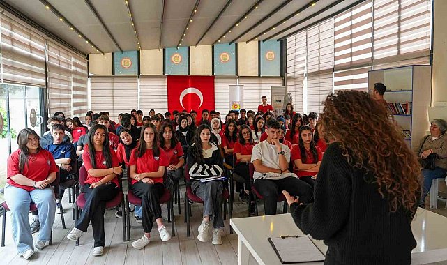 Tarsus'ta gençler, hem bilinçlendi hem de tarihle buluştu